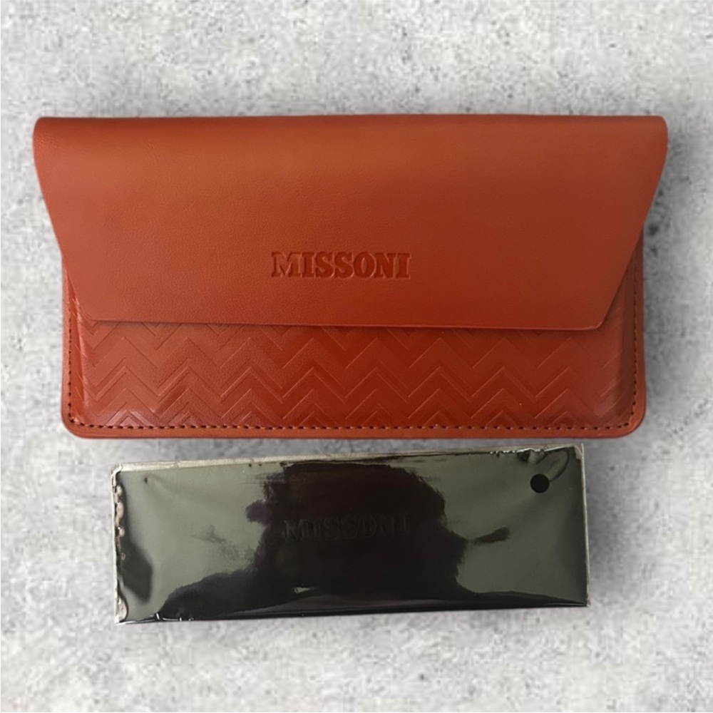 Missoni sunglasses/ eyeglass case with magnetic closure